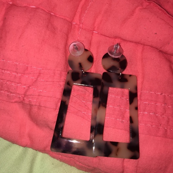 Geometric Resin Statement earring - Picture 4 of 4